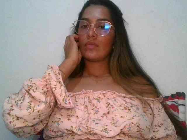 JuanaBrunette webcam