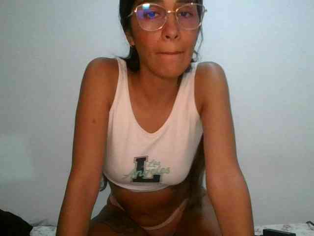 JuanaBrunette webcam