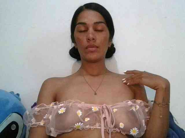JuanaBrunette webcam