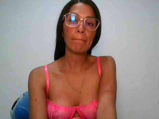 JuanaBrunette webcam