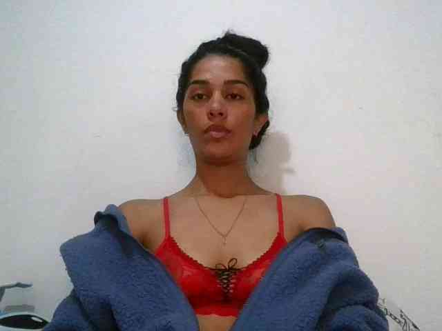 JuanaBrunette webcam