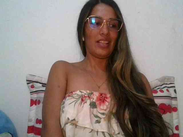 JuanaBrunette webcam