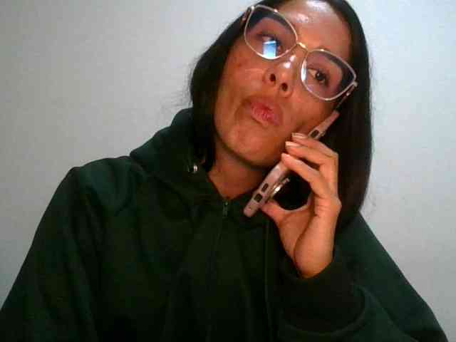 JuanaBrunette webcam