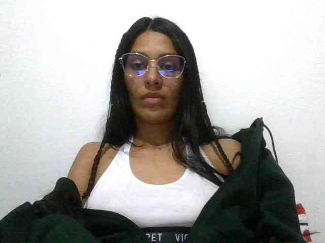 JuanaBrunette webcam