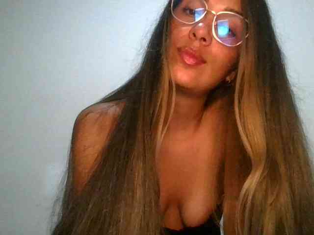 JuanaBrunette webcam