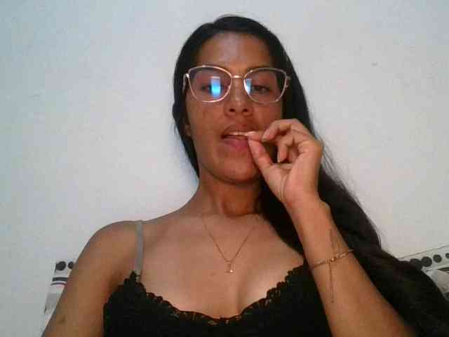 JuanaBrunette webcam