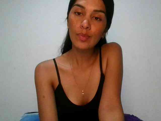 JuanaBrunette webcam