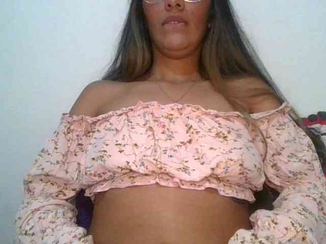 JuanaBrunette webcam