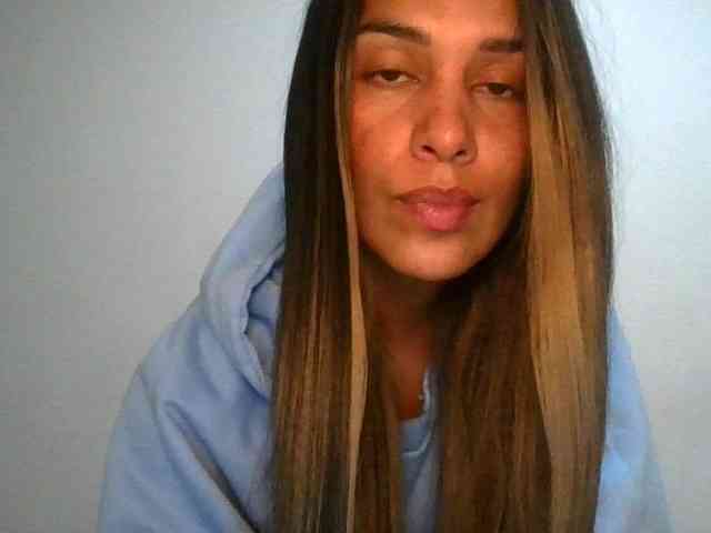 JuanaBrunette webcam