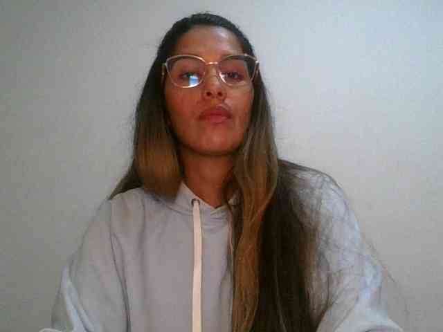 JuanaBrunette webcam