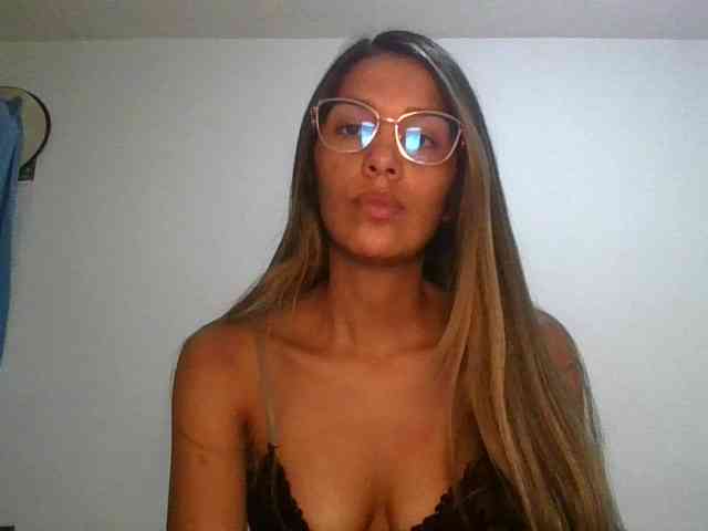 JuanaBrunette webcam