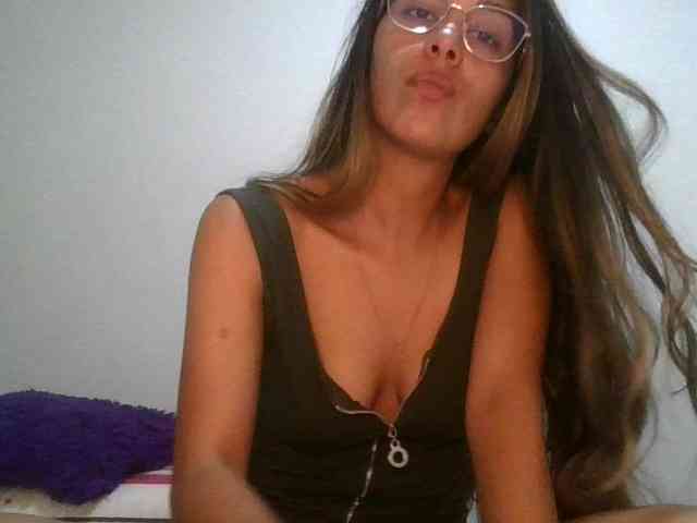 JuanaBrunette webcam