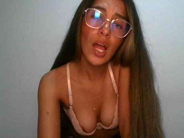 JuanaBrunette webcam