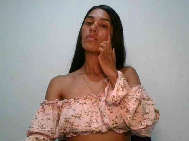 JuanaBrunette webcam