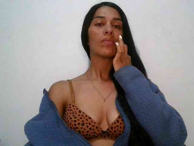JuanaBrunette webcam