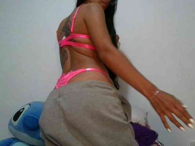 JuanaBrunette webcam