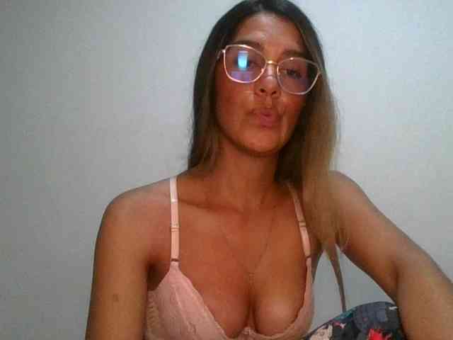 JuanaBrunette webcam