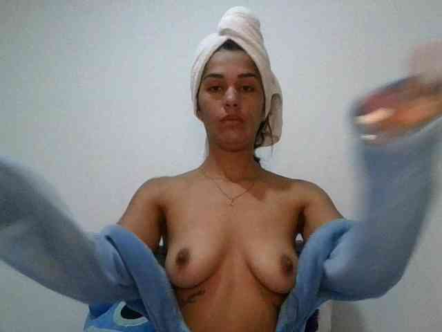 JuanaBrunette webcam