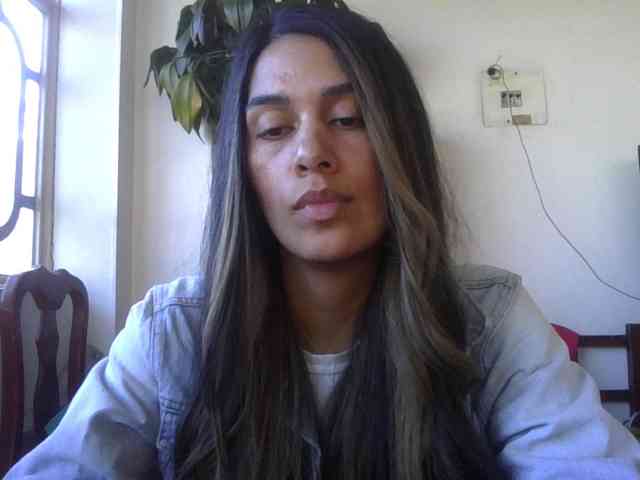 JuanaBrunette webcam