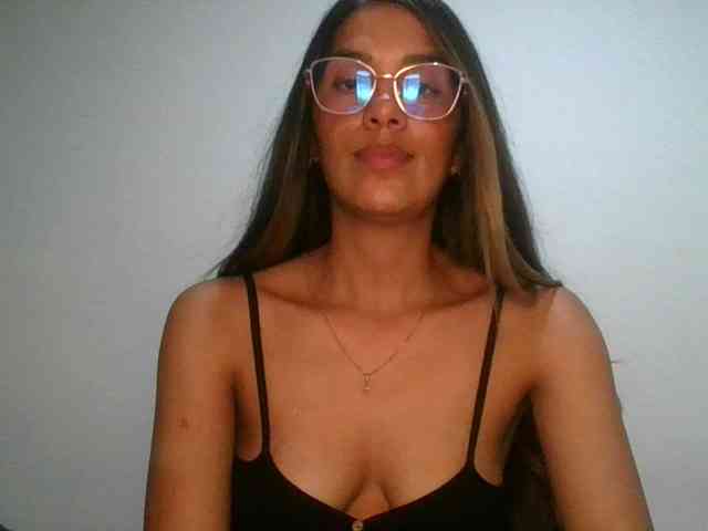 JuanaBrunette webcam