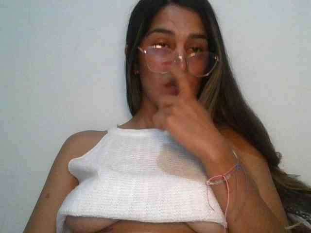 JuanaBrunette webcam