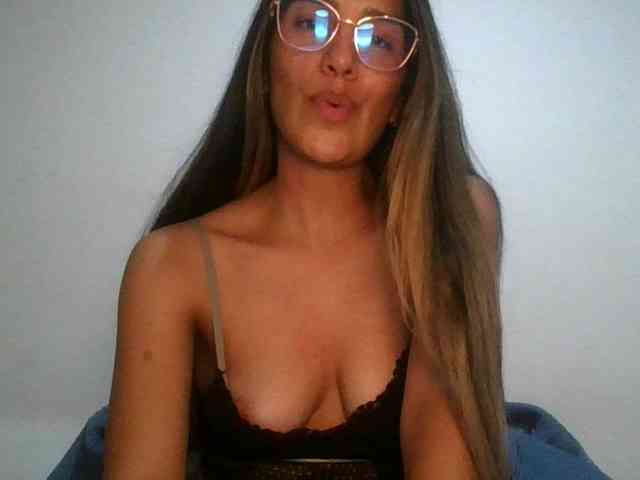 JuanaBrunette webcam