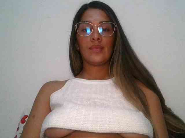 JuanaBrunette webcam