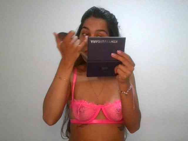 JuanaBrunette webcam