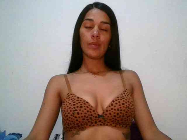 JuanaBrunette webcam