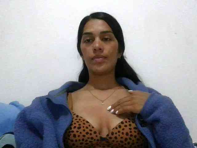 JuanaBrunette webcam