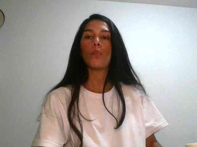 JuanaBrunette webcam