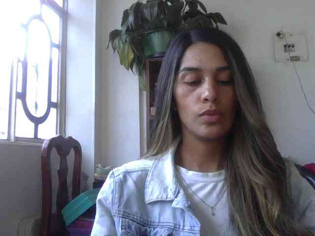 JuanaBrunette webcam