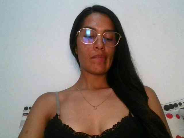 JuanaBrunette webcam