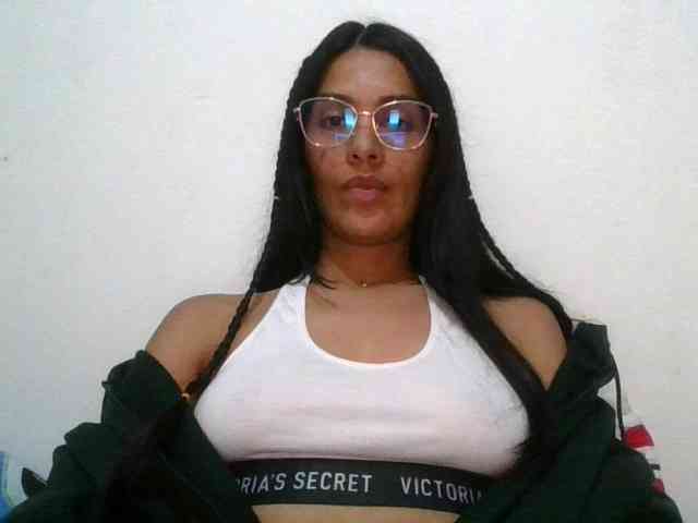 JuanaBrunette webcam
