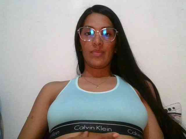 JuanaBrunette webcam