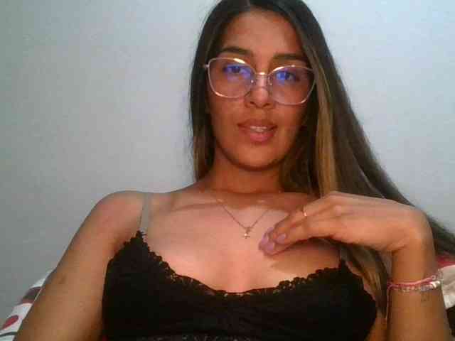 JuanaBrunette webcam