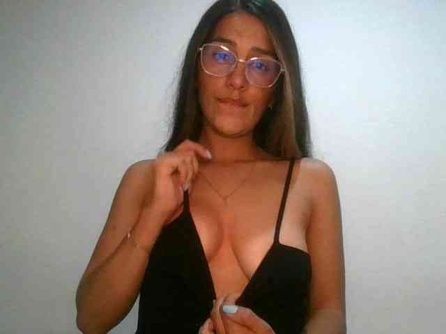 JuanaBrunette webcam