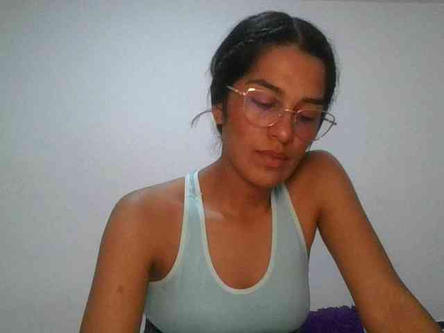 JuanaBrunette webcam