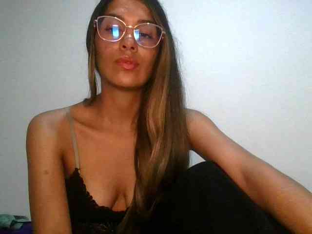 JuanaBrunette webcam