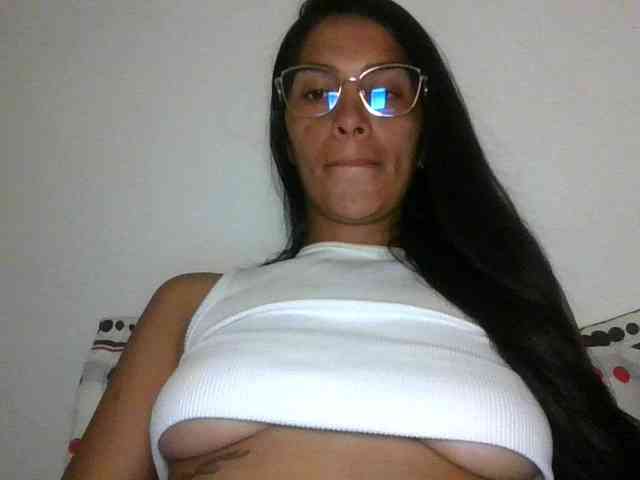 JuanaBrunette webcam