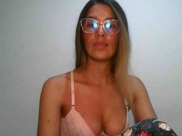 JuanaBrunette webcam