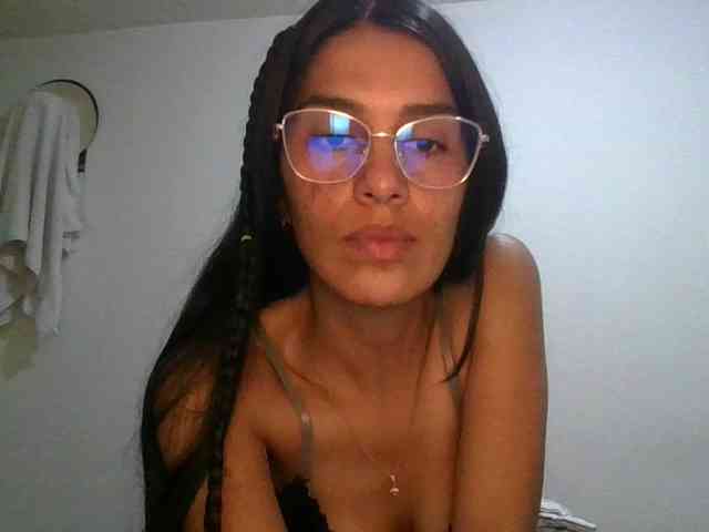 JuanaBrunette webcam