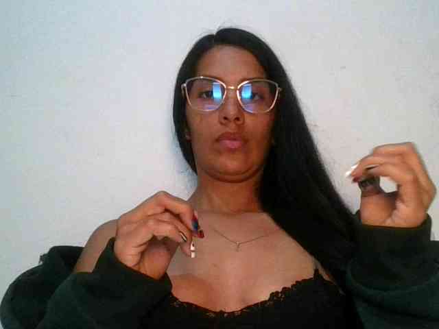 JuanaBrunette webcam