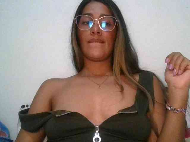 JuanaBrunette webcam