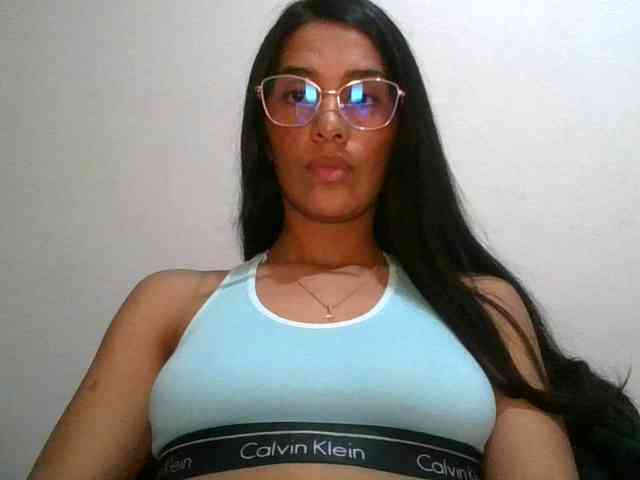 JuanaBrunette webcam