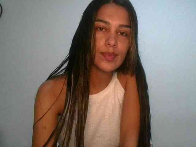 JuanaBrunette webcam