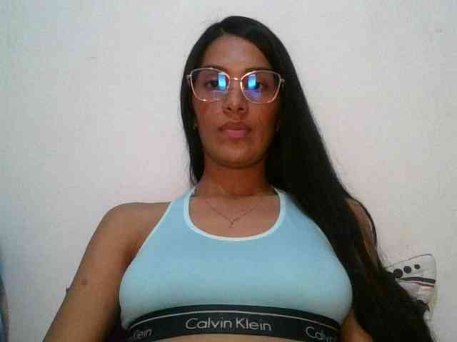 JuanaBrunette webcam