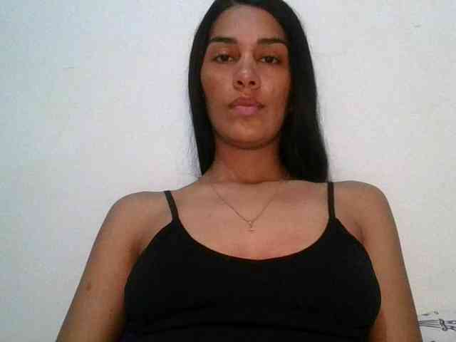 JuanaBrunette webcam