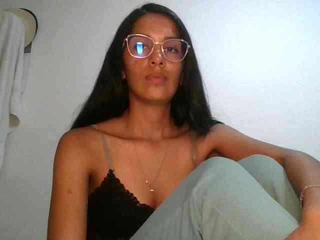 JuanaBrunette webcam