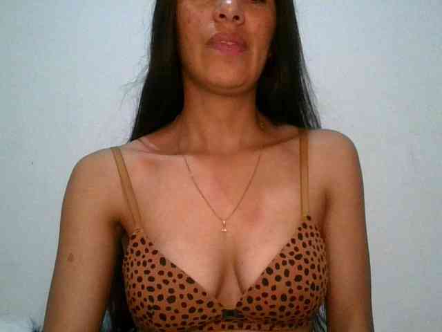 JuanaBrunette webcam